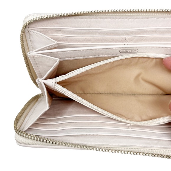 COACH Leather Ruched Wallet - RARE - Picture 11 of 16